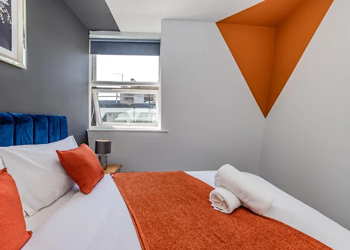 Super Central 2 Bedroom Flat Next To Brighton Shopping Center & Beach
